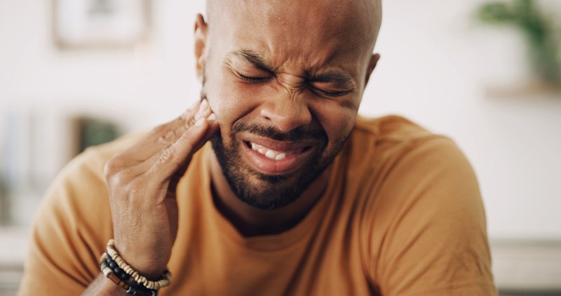 Dental Emergency in Laguna Hills: What to Do & Avoid